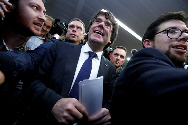 Sacked Catalan leader Carles Puigdemont departs after a news conference at the Press Club Brussels Europe in Brussels, Belgium, October 31, 2017. Credit: Reuters/Yves Herman