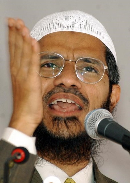 Dr Zakir Naik, a world renowed Islamic scholar, delivers his speech in Srinagar September 7, 2003. Credit: Reuters/Danish Ismail/Files