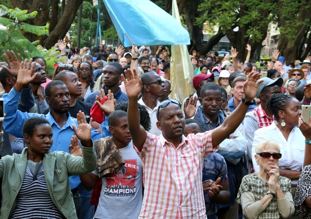 Residents attend a prayer meeting called to celebrate after Zimbabwean President Robert Mugabe was dismissed as party leader of the ruling ZANU-PF's central committee in Harare, Zimbabwe, November 19, 2017. Credit: Reuters/Philimon Bulawayo