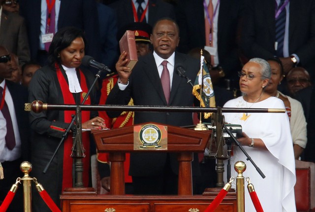 Kenya's President Uhuru Kenyatta takes oath of office during inauguration ceremony at Kasarani Stadium in Nairobi, Kenya November 28, 2017. Credit: Reuters/Thomas Mukoya