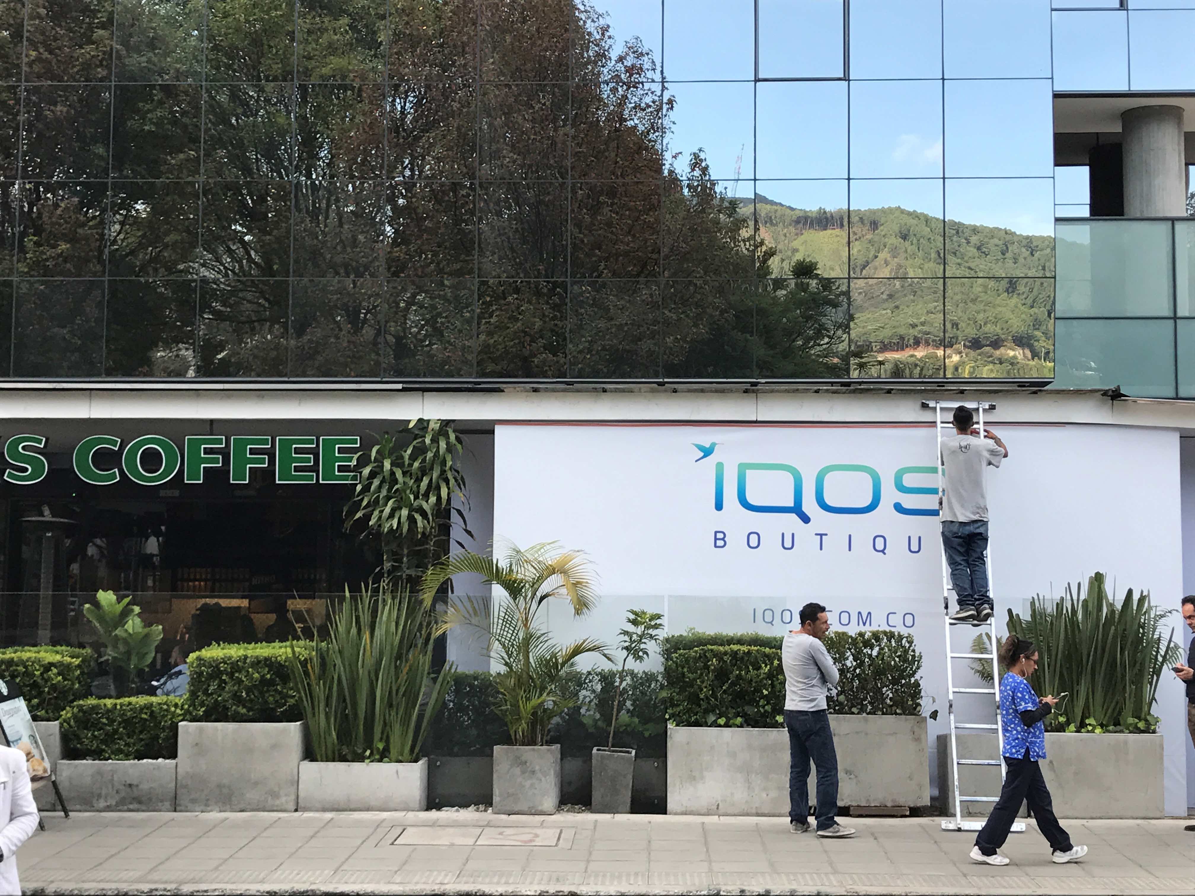 Work on a wall outside an iQOS boutique being developed in Bogota, Colombia, on September 21, 2017, to promote the new Philip Morris product. Picture taken September 21, 2017. Credit: Reuters/Duff Wilson