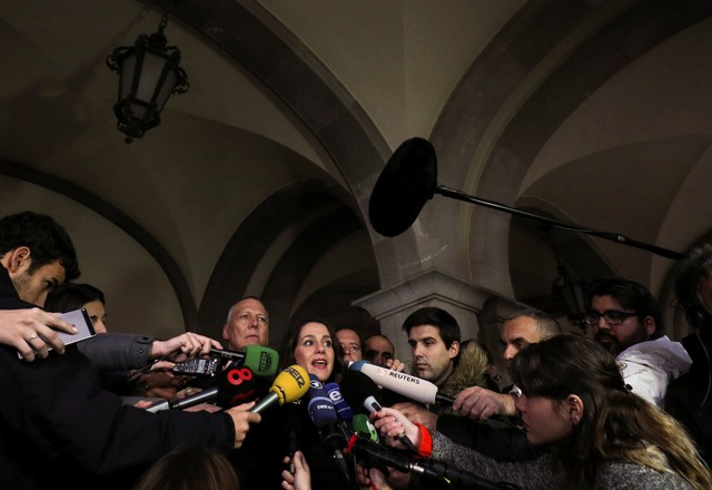 Ciudiadanos party leader in Catalonia, Ines Arrimadas, speaks to journalists during a campaign stop in Figueres, Spain, December 15, 2017. Credit: Reuters/Albert Gea