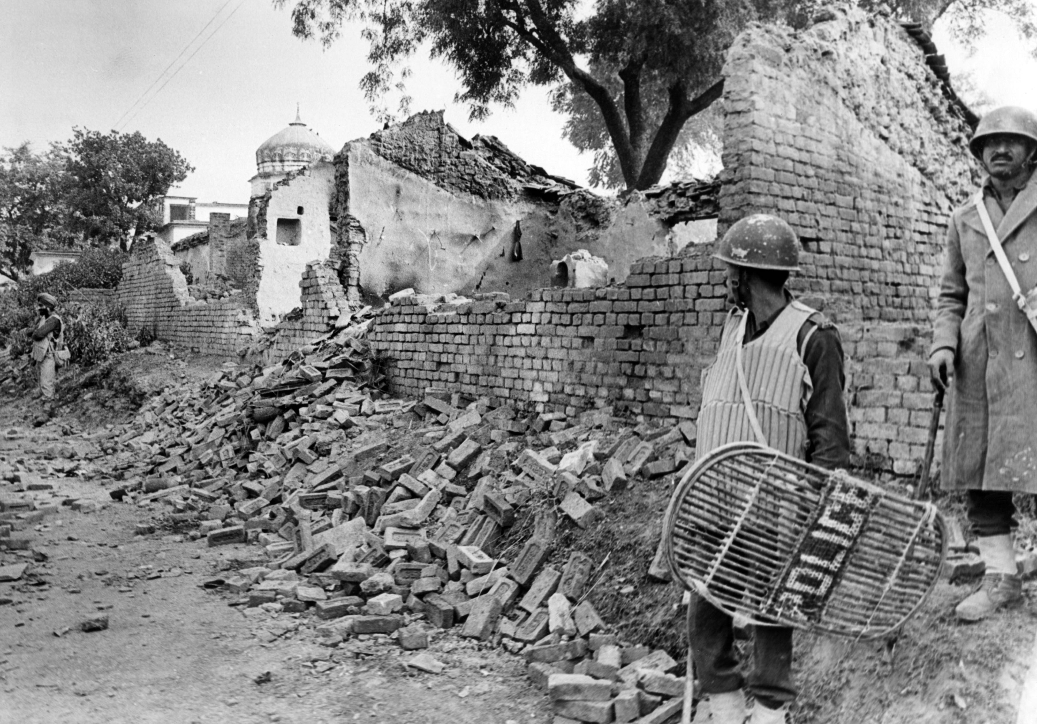 The scene on December 7, 1992: houses of Muslims around the Babri Masjid area vandalised and burnt down. Credit: T. Narayan