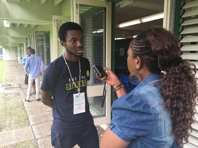 Victor Ugo answers questions from journalists: “The award makes us more desirable.” Credit: Pascal Laureyn/IPS