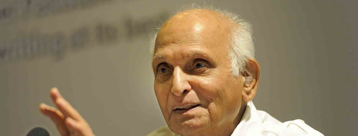 a pakistani writer who saw himself as part of  a great tradition  as much muslim as hindu 