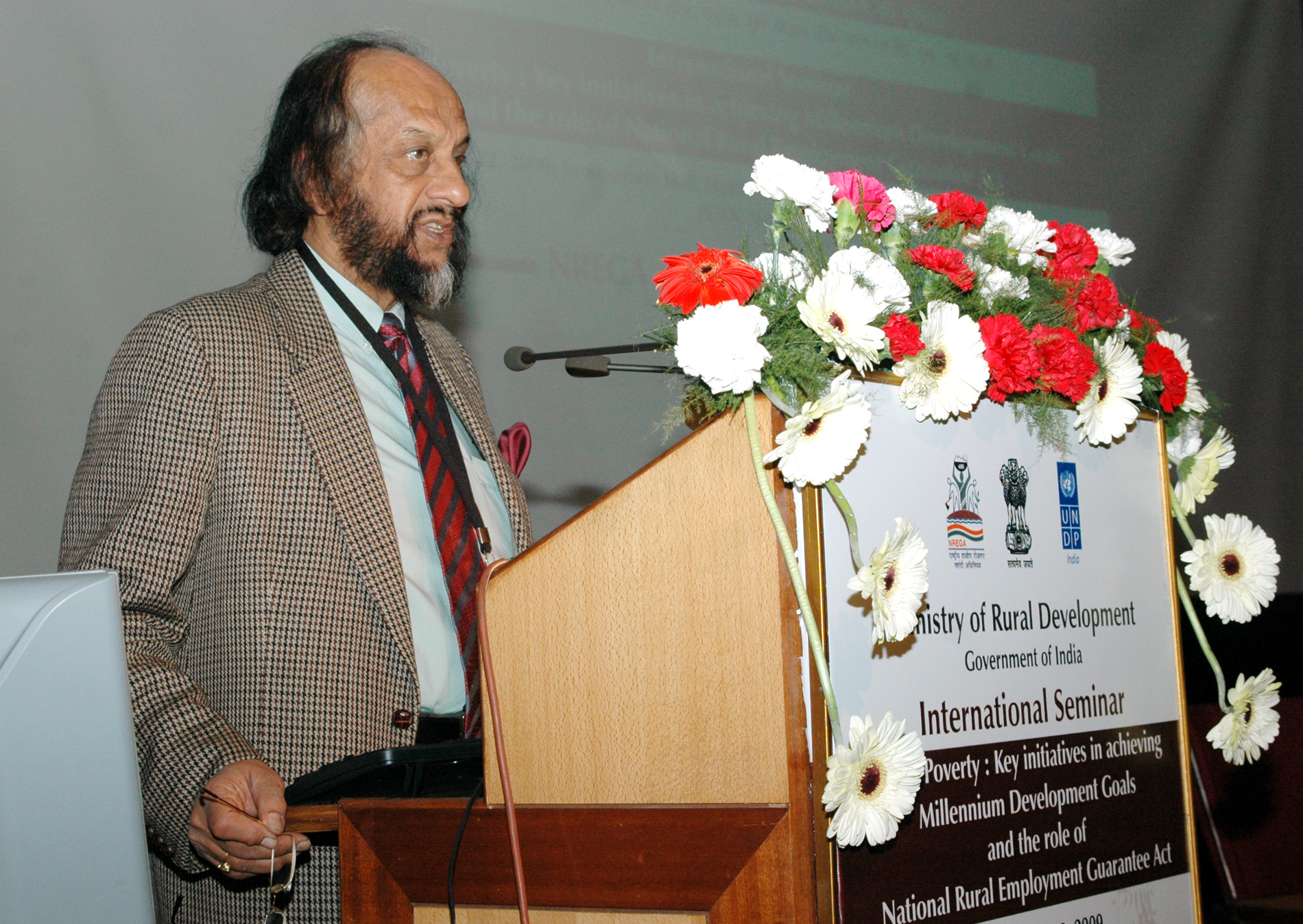 teri alumni say they won t accept degrees from pachauri at 2016 convocation