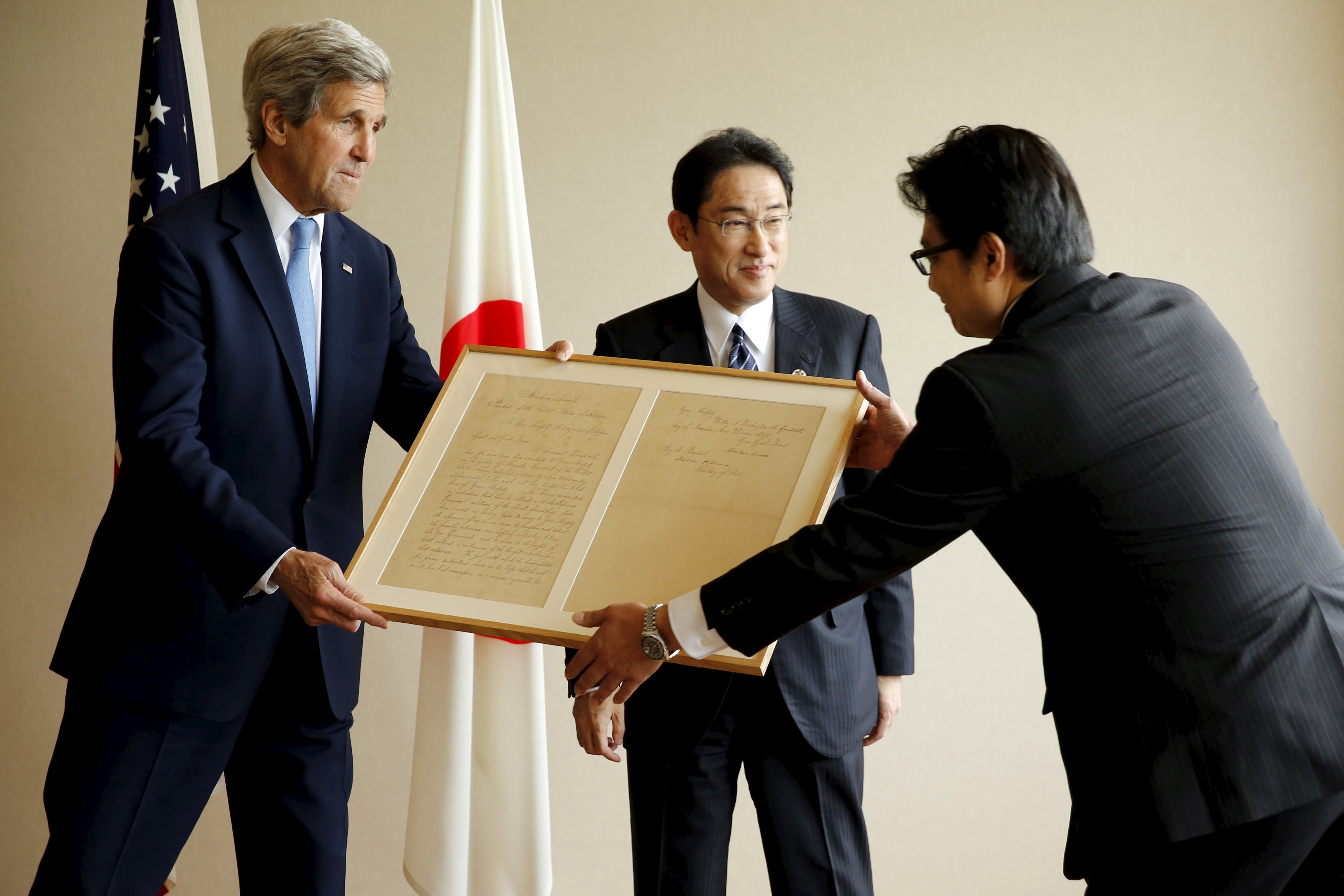 kerry says hiroshima a  gut wrenching  reminder world should abandon nuclear weapons