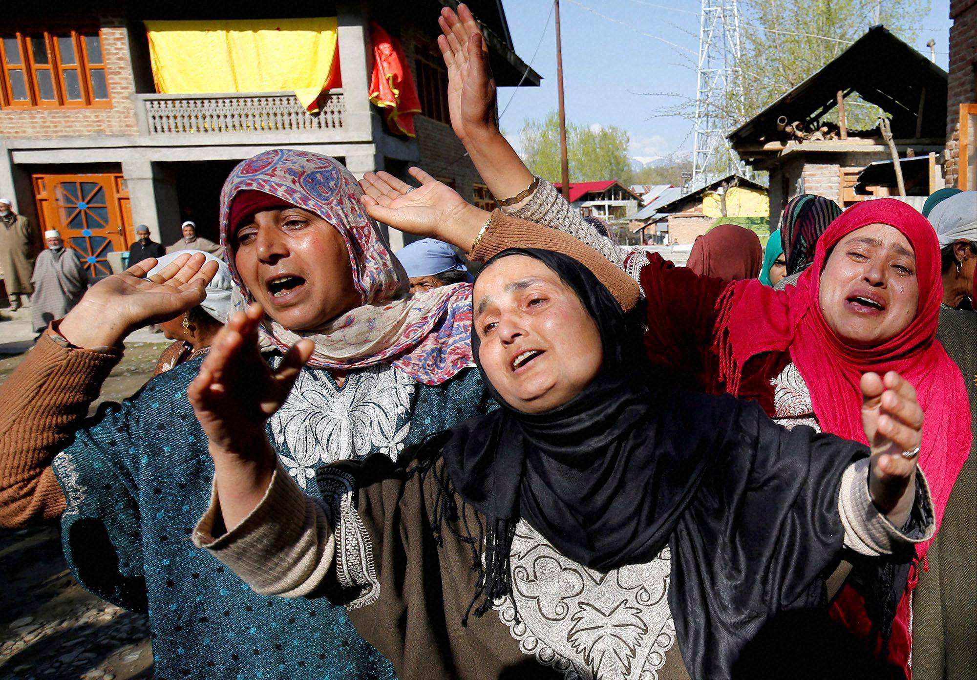 parents of girl at centre of handwara incident call for ‘dignity for daughter’