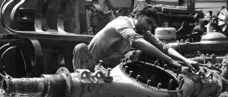 photo essay  the afterlife of the lifeless at mayapuri junkyard