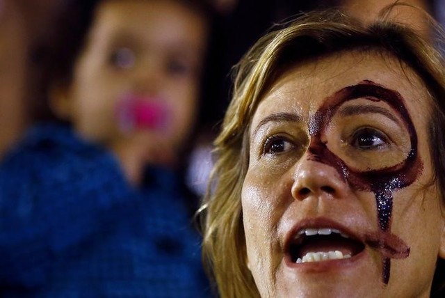 rio de janeiro police storm slums in search for suspects in alleged gang rape case