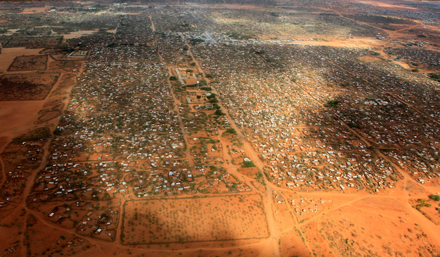kenya to shut world s largest refugee camp this year