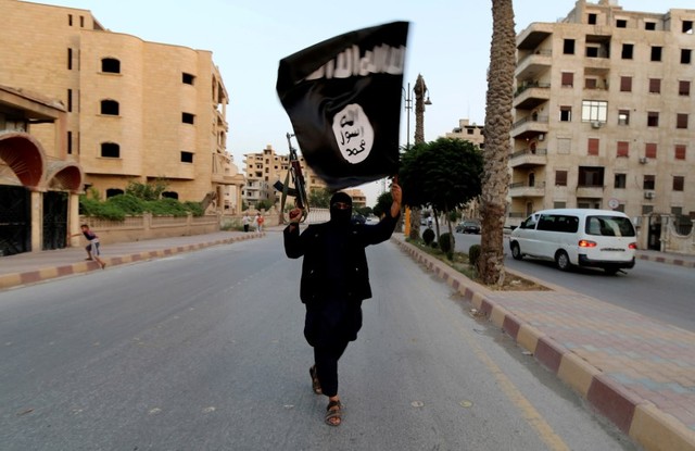 isis on the defensive  territory shrinking in syria and iraq  says us official