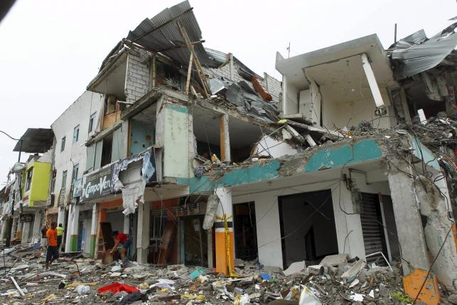 ecuador hit by 6 7 quake  minor injuries  light damage reported