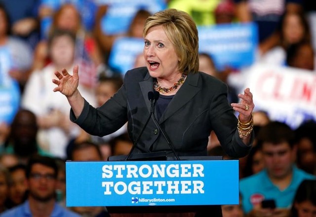 clinton lays out  progressive  vision for us economy  warns against a trump presidency recession