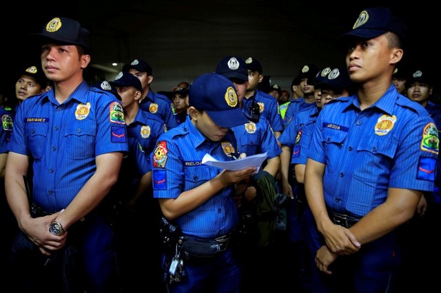in manila  police eagerly await arrival of president duterte