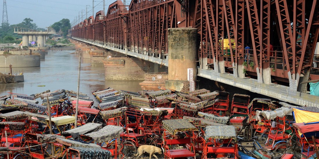 beneath the iron curtain  images of life under delhi s lohapul