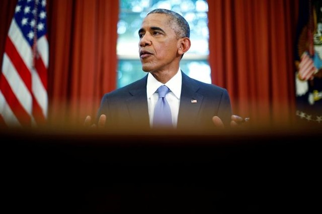 obama throws his weight behind clinton  hits election campaign trail