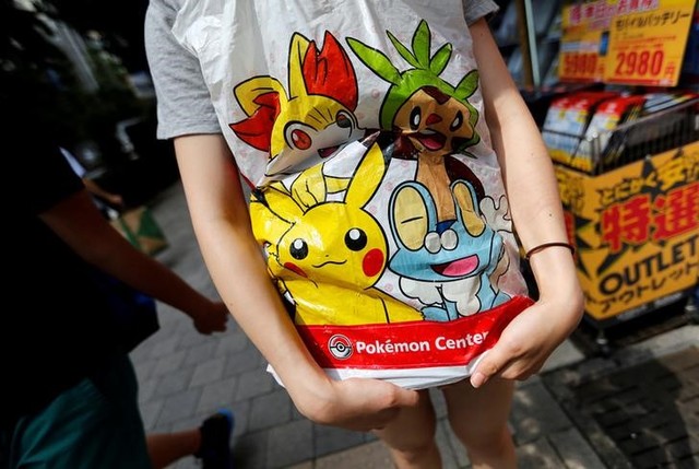 indonesians defy security warnings and fatwa to play pokemon go