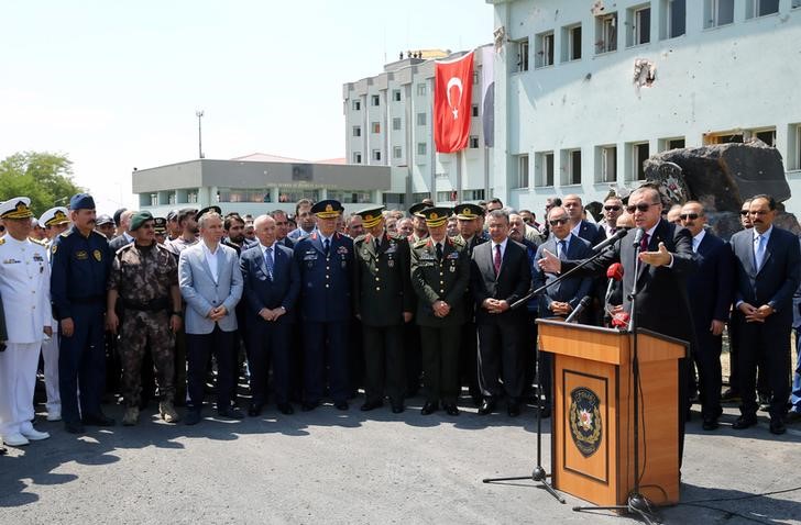 turkey overhauls top military council  culls nearly 1400 from army