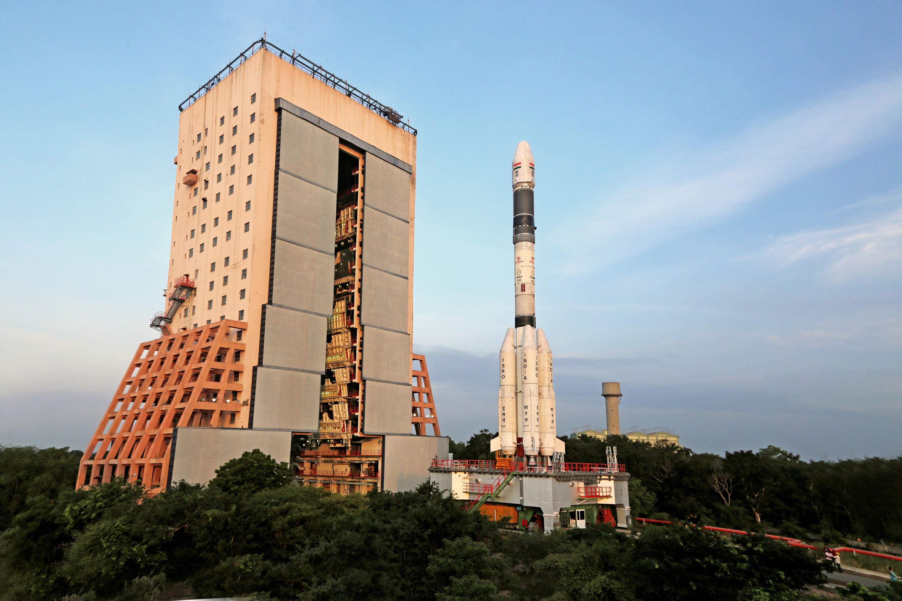 isro is working on two competing reusable launcher designs