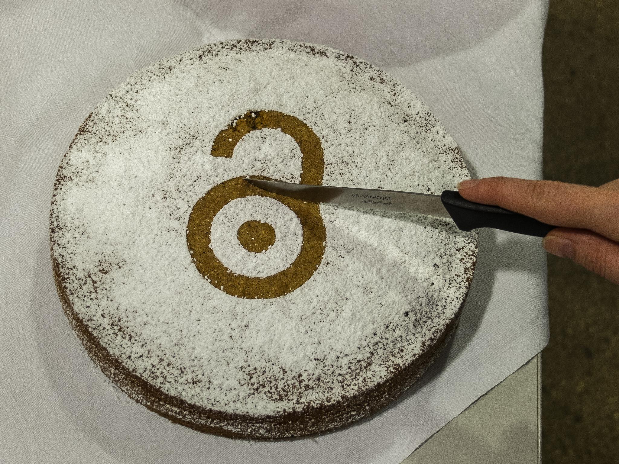 Cutting the open access cake. Credit: slubdresden/Flickr, CC BY 2.0