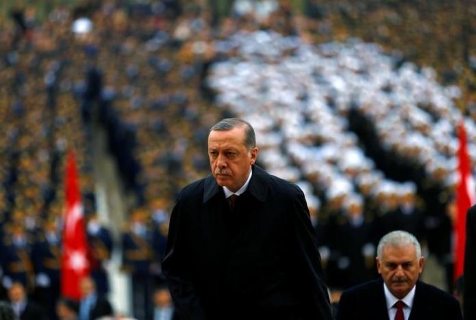 Turkey's President Tayyip Erdogan attends a Republic Day ceremony at Anitkabir, the mausoleum of modern Turkey's founder Ataturk, to mark the republic's anniversary as he is flanked by Prime Minister Binali Yildirim (R) in Ankara, Turkey, October 29, 2016. Credit: Reuters/Umit Bektas