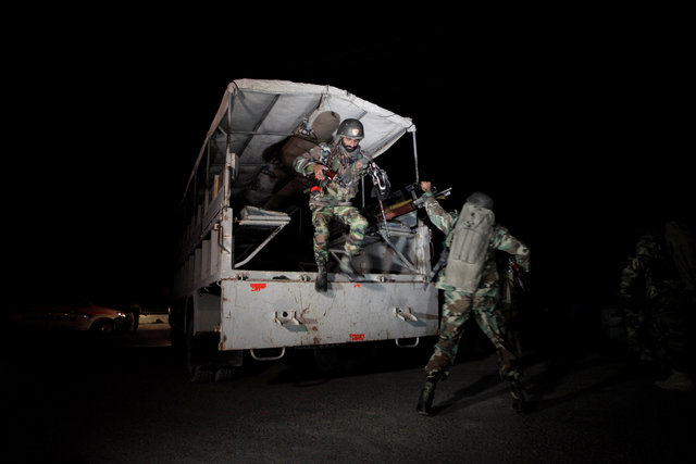 Pakistani troops deploy outside the Police Training Centre after an attack on the centre in Quetta, Pakistan October 25, 2016. Credit: Reuters/Naseer Ahmed