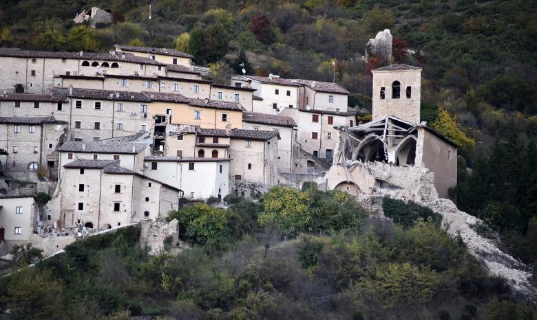 buildings collapse as another earthquake rocks italy
