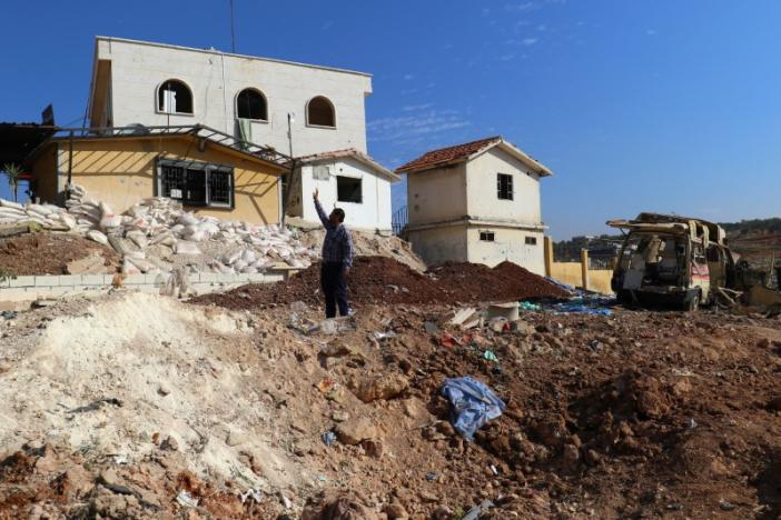 at least three dead after air strikes resume in rebel held east aleppo