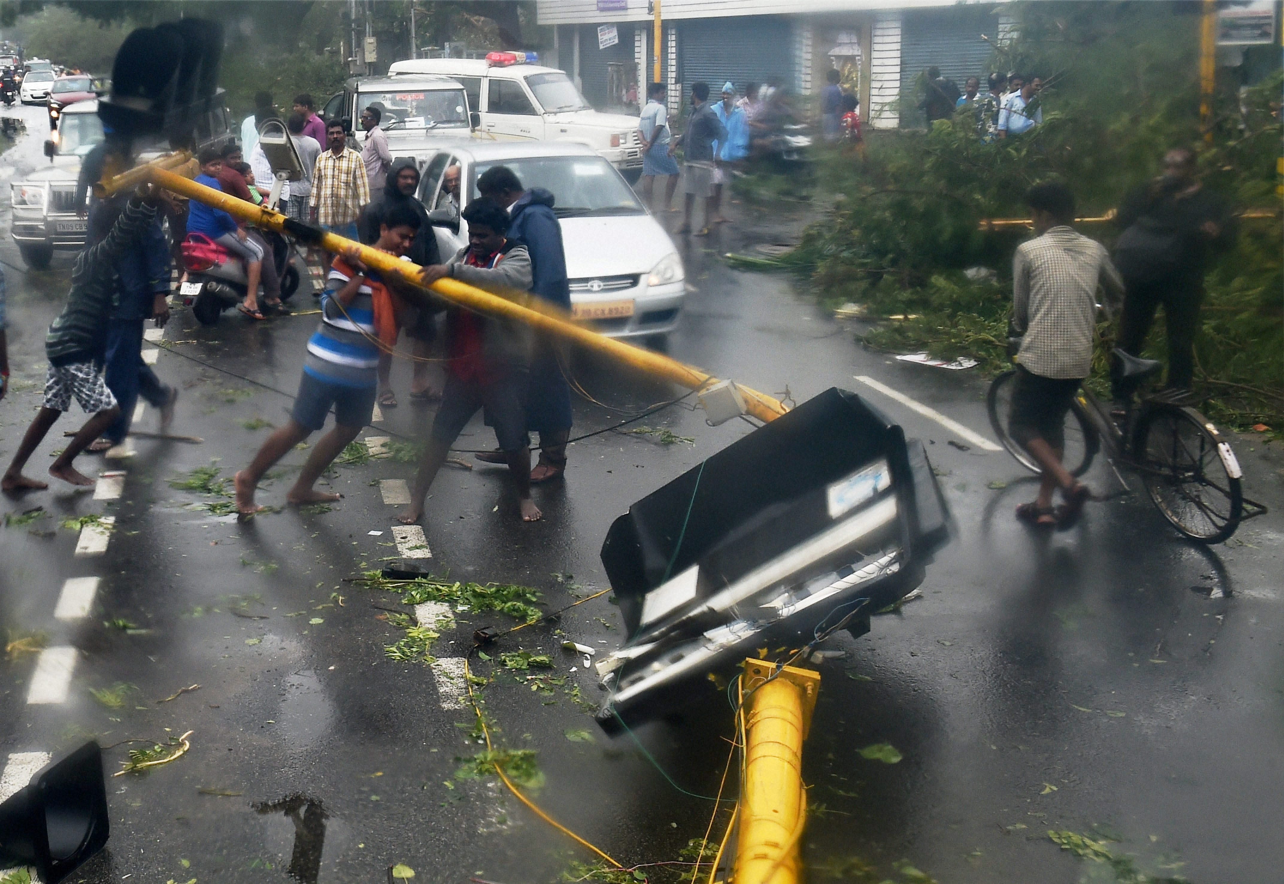 cyclone vardah kills four in tamil nadu disrupts communication