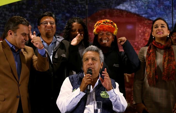 ecuador leftist leads presidential vote  but may face runoff