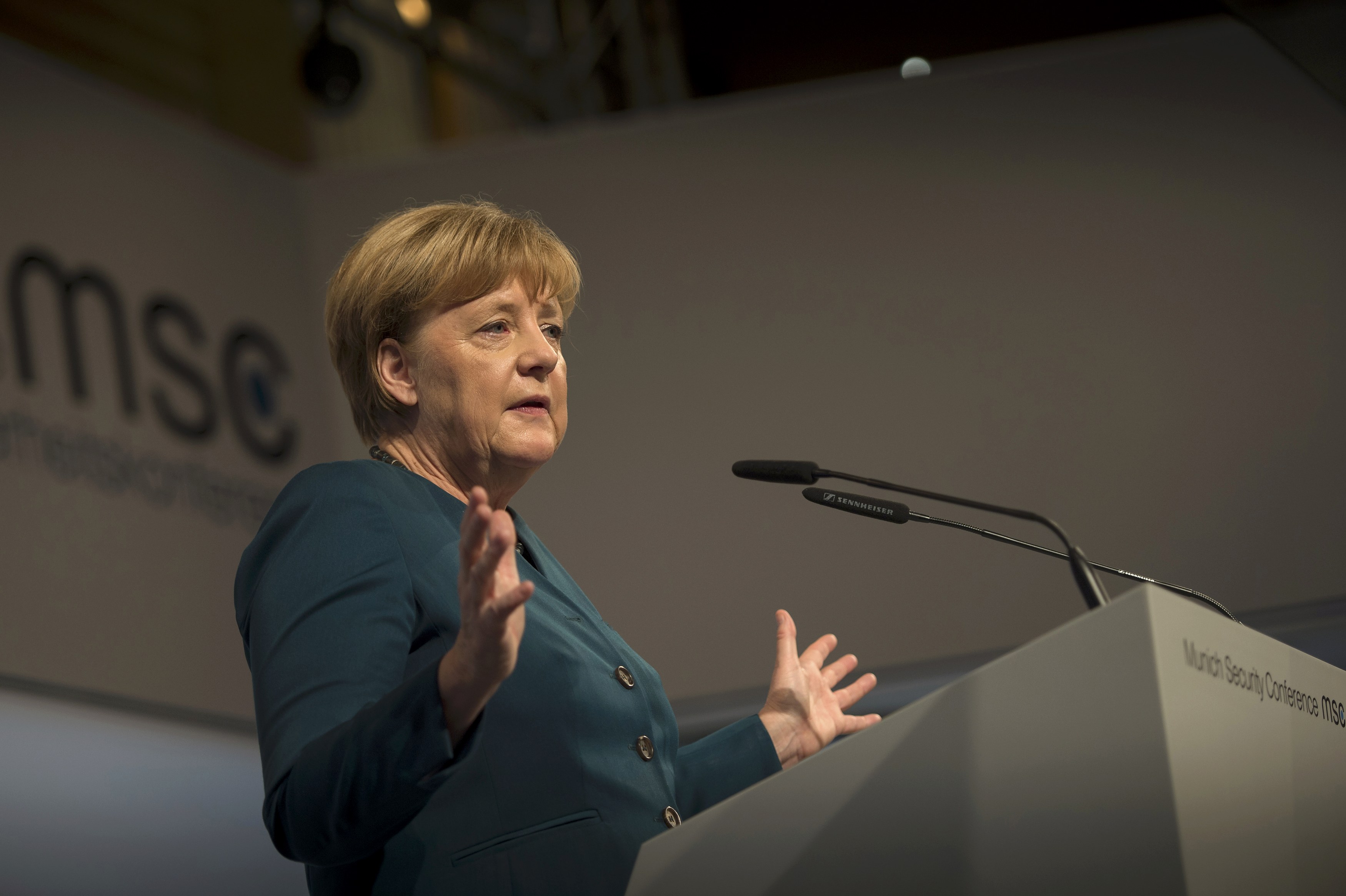 germany  polls show social democrats behind merkel s conservatives
