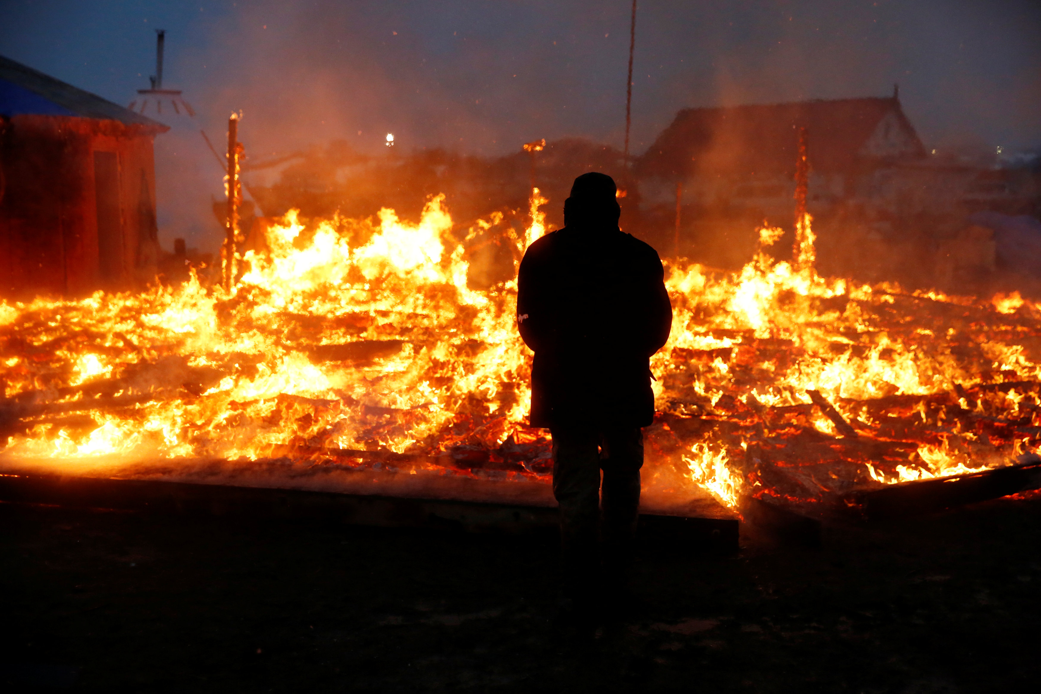 dakota pipeline protest camp nearly empty as holdouts face removal