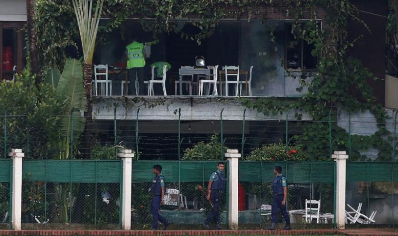 bangladesh arrests four blamed for dhaka cafe attack