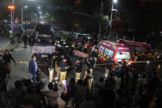 pakistan  at least 13 killed  83 injured in suicide attack in lahore