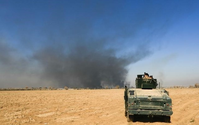 iraqi forces push deeper into western mosul as civilians flee