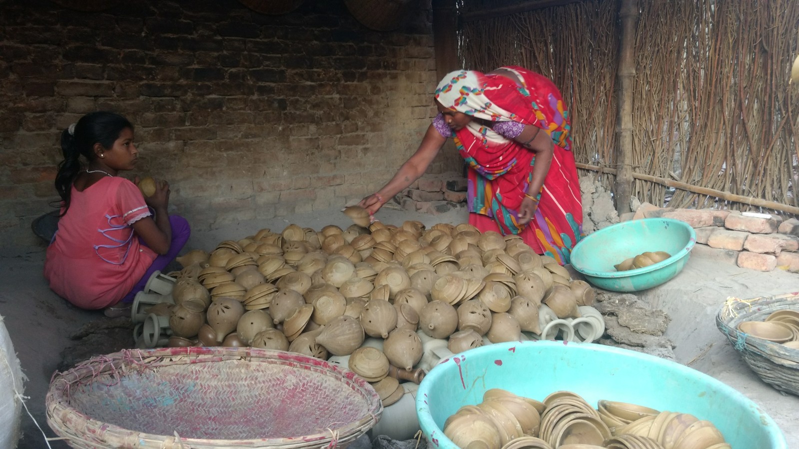 tikamgarh s potters go jobless as people with lpg connections switch to shiny pots