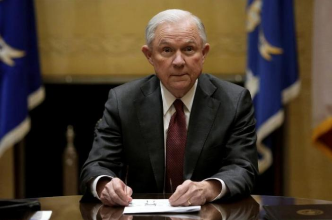 us  top democrat calls on attorney general jeff sessions to quit over alleged russia contacts