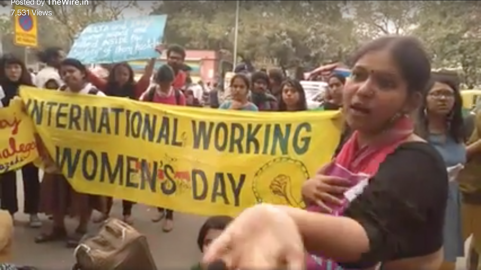 watch  pinjra tod marches to demand apology from maneka gandhi