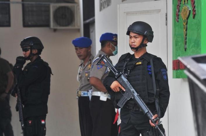 indonesia  nine suspected militants arrested