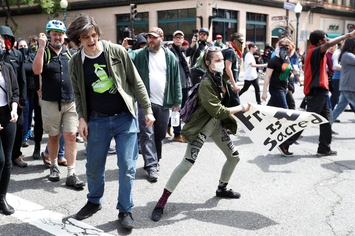 trump supporters  opponents clash in california park