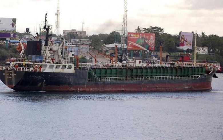 somali pirates flee hijacked indian dhow with some crew