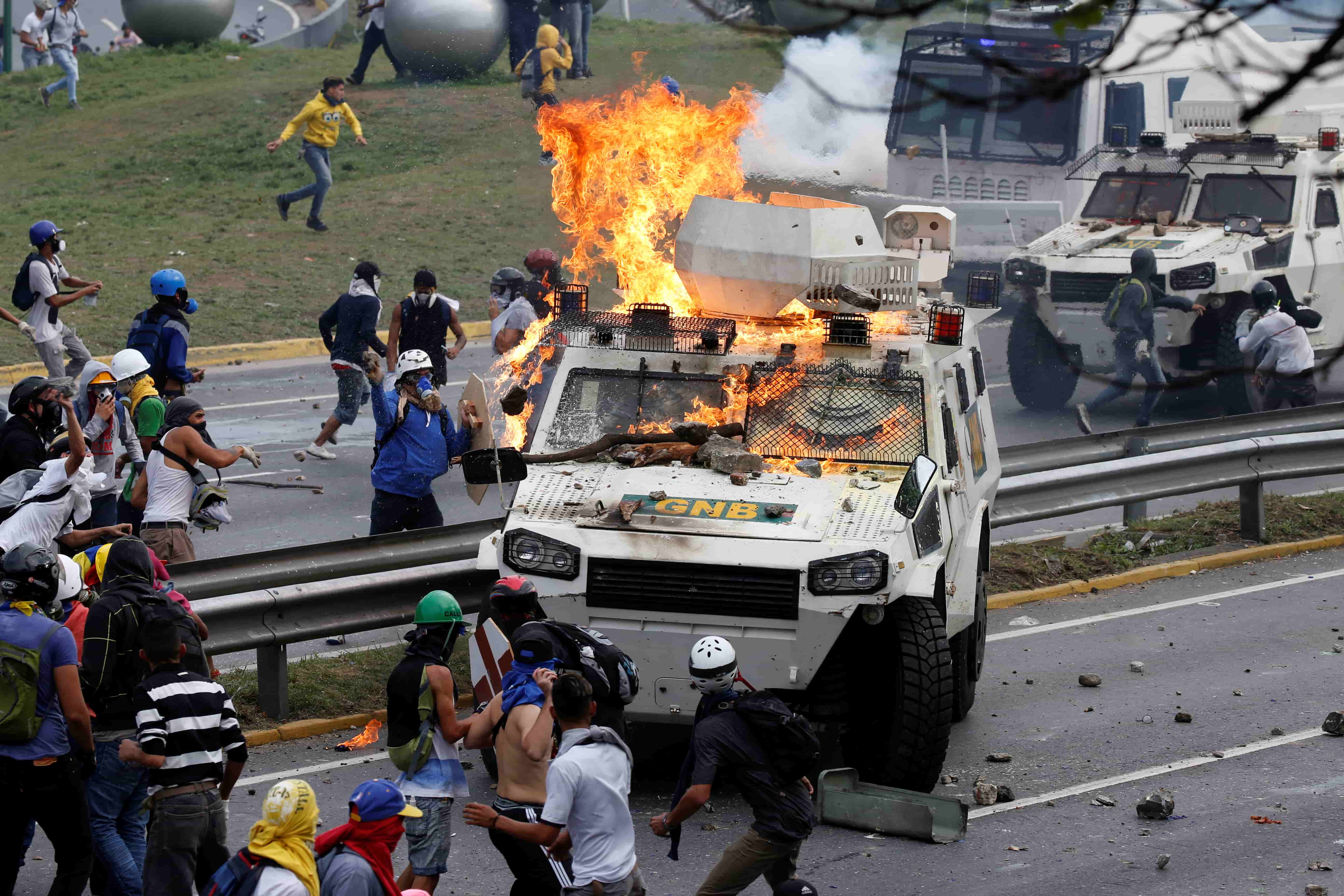 venezuela unrest continues  death toll rises to 37