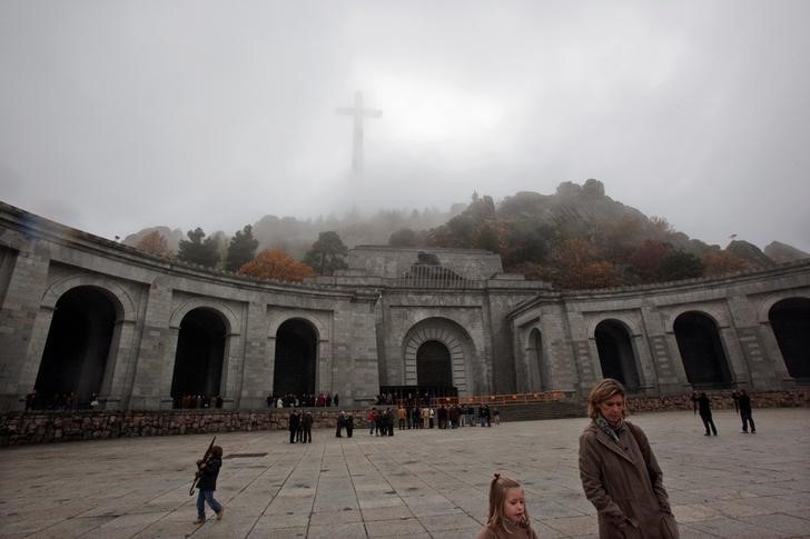 spanish opposition votes to exhume dictator franco s remains