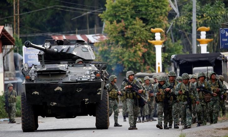 christians caught up in philippines  urban battle with islamists