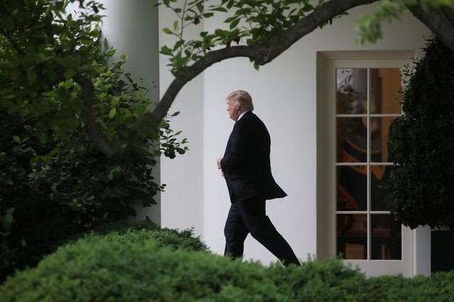 trump to set up  war room  to repel attacks over russia probe