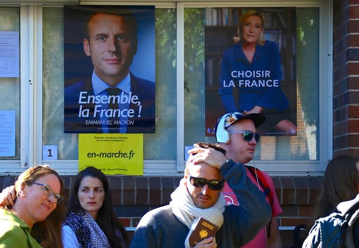 us far right activists  wikileaks and bots helped widen effect of macron leaks  say researchers