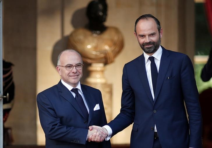 macron chooses prime minister from the right