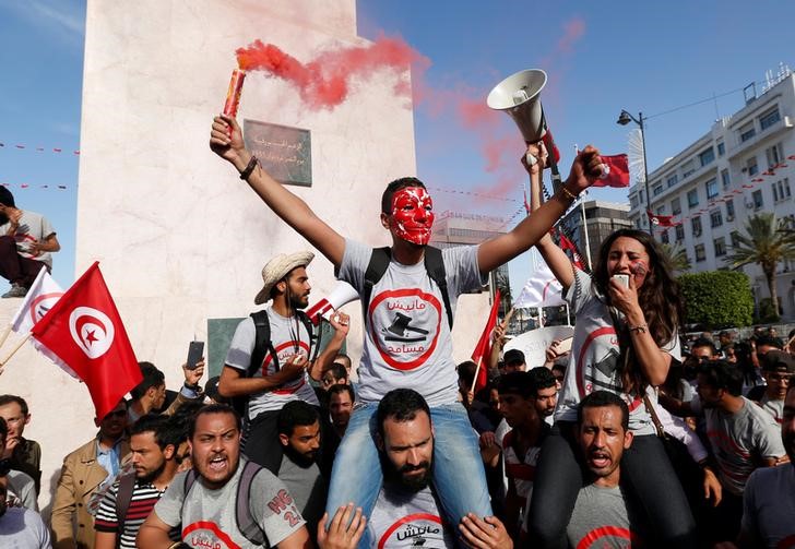 in tunisia  thousands march to protest corruption amnesty law