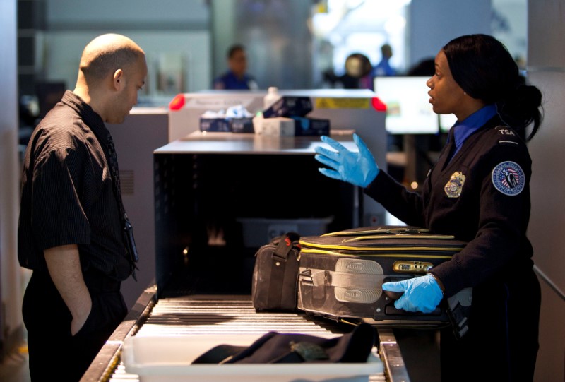 us airlines meet with homeland security on expanding laptop ban